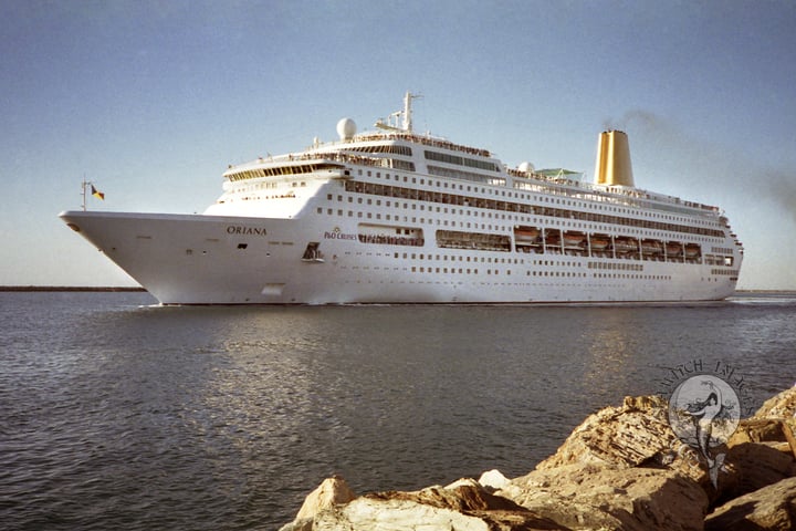 MV Oriana: P&O's Modern Flagship Cruise Liner, 1995