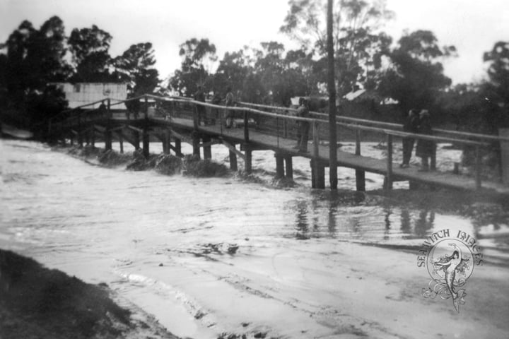 Floodwaters at Auburn Bridge, South Australia, 1937