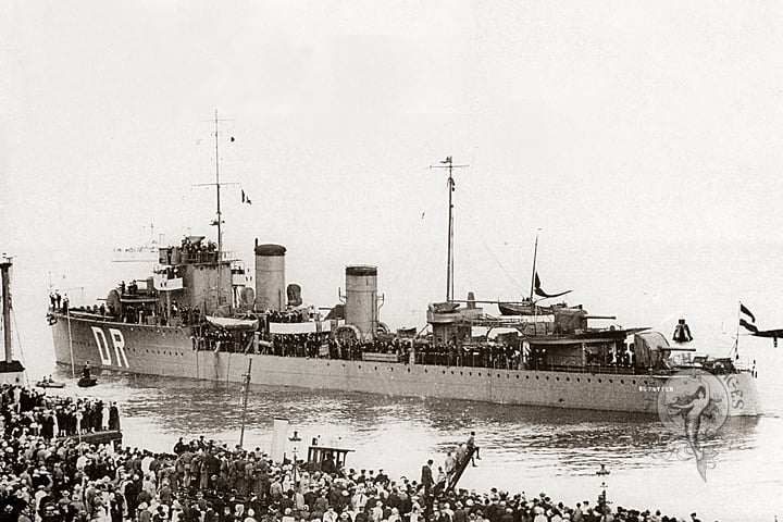 HNLMS De Ruyter thumbnail